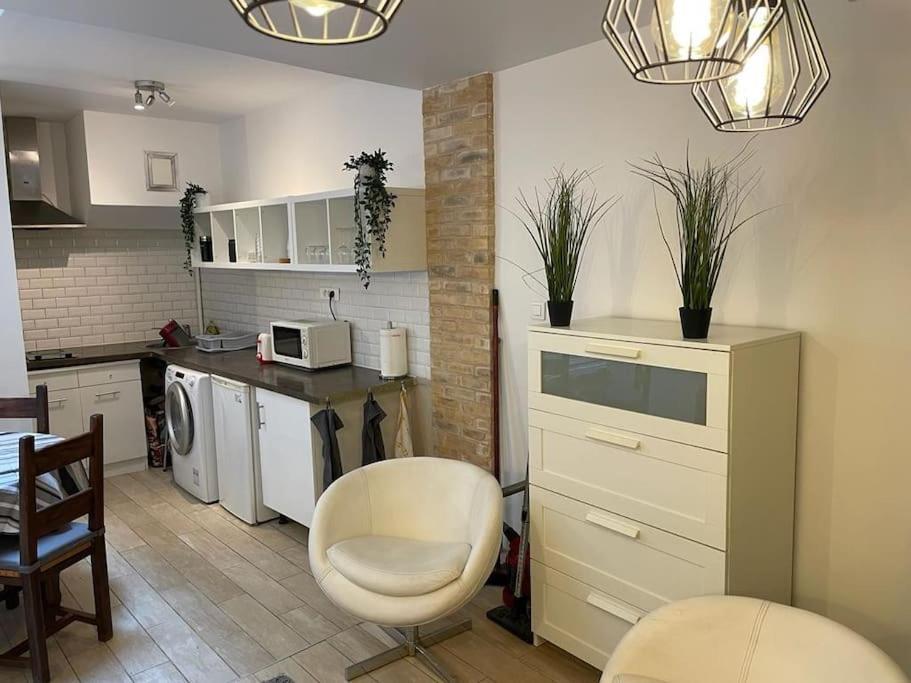 Le Cosy - 2 Pers - Hyper Centre De Fontainebleau Apartment Luaran gambar
